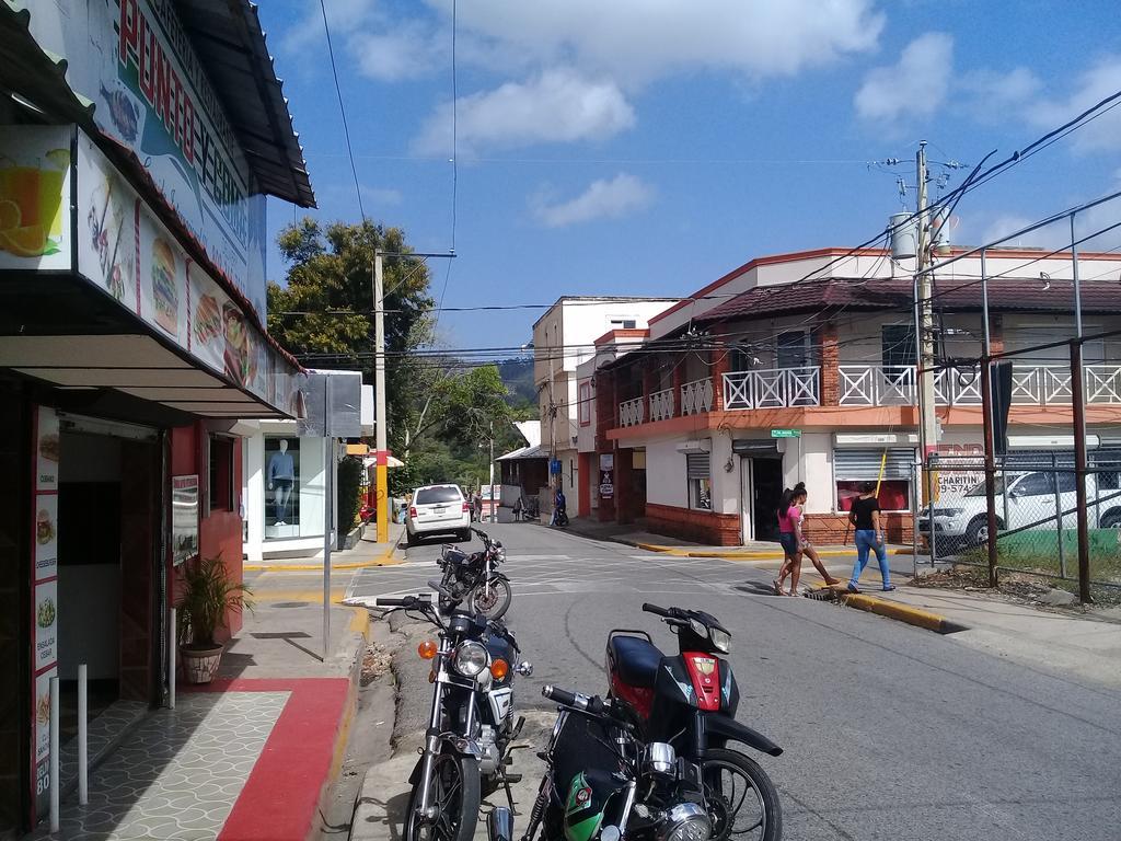 Hostel Quintonido Jarabacoa Eksteriør bilde